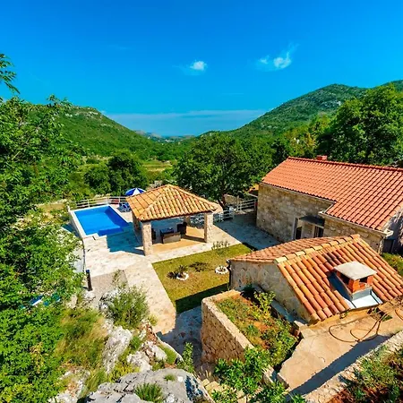 Hedera Estate Hedera Xiv Mrcevo