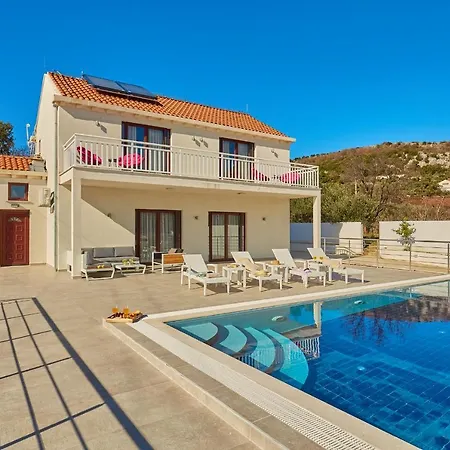 Vila Hedera Estate, Hedera Xiv
